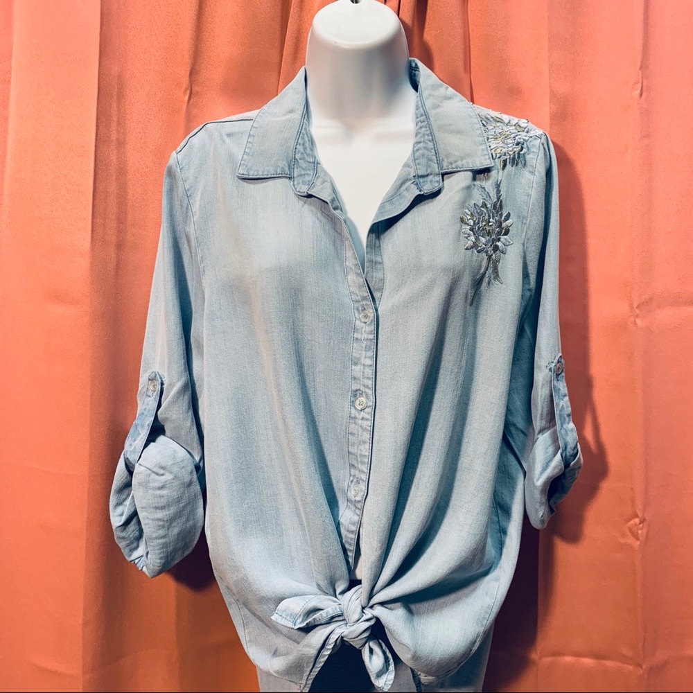 VELVET HEART light chambray embroidered shirt NWT - Picture 2 of 6